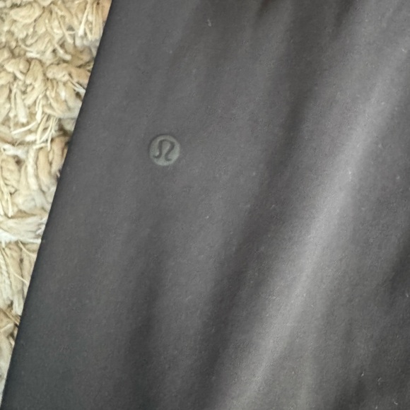 Lululemon on the fly 28’. Excellent condition. Luxtreme stretch, 8 - Picture 7 of 10